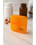 Porta Comprimidos 4 Divisórias Laranja Laboratório Tiaraju – Organizador de Cápsulas 